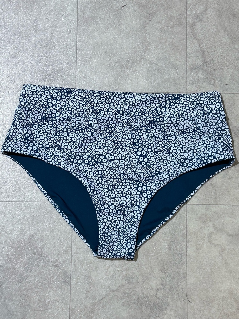 Senita Athletics bikini swim bottom, size XL